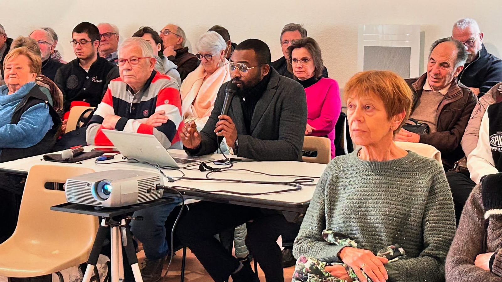 Intervention lors d'une conférence publique